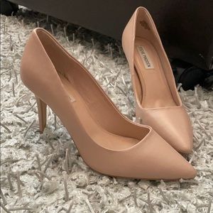 Steve Madden Nude Pumps 3.5 in Size 7